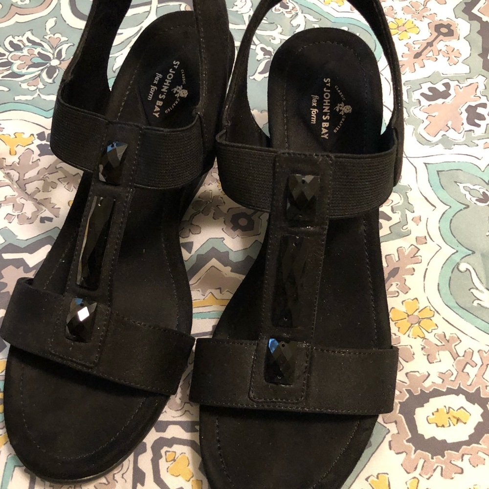 Black wedges